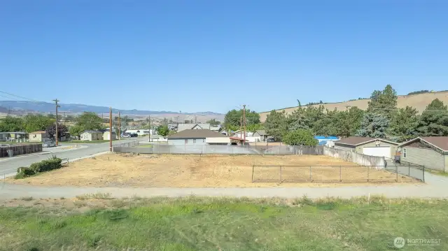 No CC&Rs – Rare, unrestricted property allowing custom home design and use without limitations.