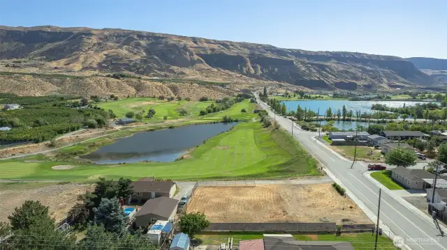 Street View of Saunders Road – Quiet location with paved road access and close proximity to golf and recreation.