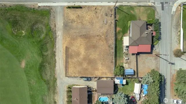 Golf-Cart Lifestyle Potential – Plenty of space to add a golf-cart garage for effortless access to Rock Island Golf Course.