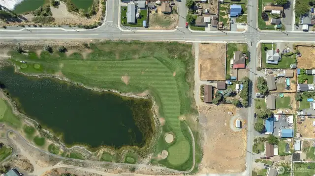 Golf Course Proximity – Short golf-cart ride to Rock Island Golf Course—perfect for avid players.