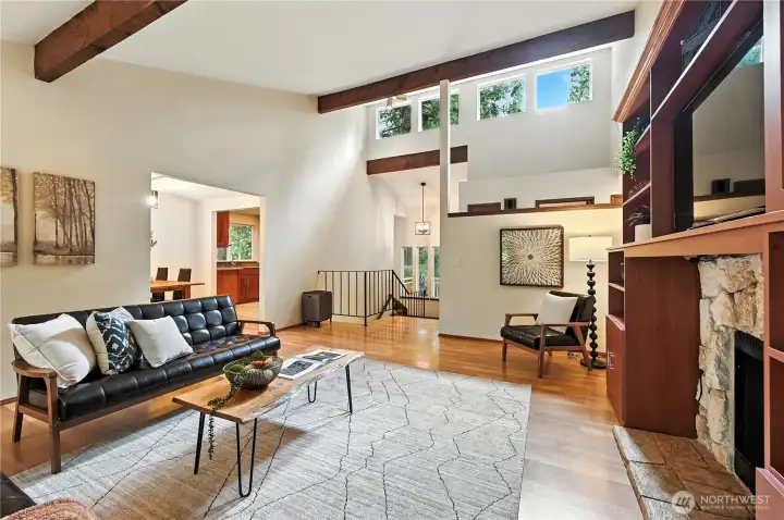 High-up windows on the other side of the room ensure light morning and evening.