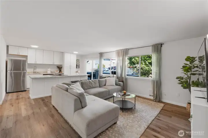 Open Kitchen/Living layout as you enter!