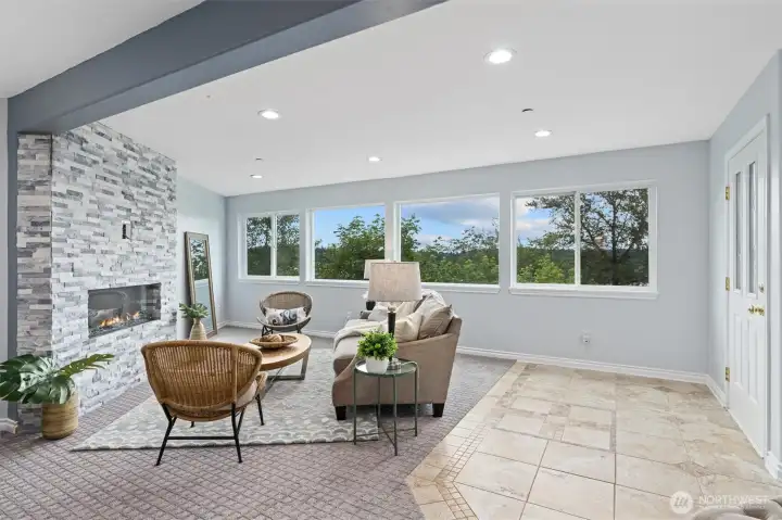 Great views of the lake and Mt Rainier