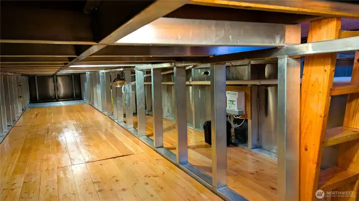 Incredible new aluminum hull creates a 4' tall basement the entire length of the houseboat.  Frames every 24", this thing is bomb-proof!