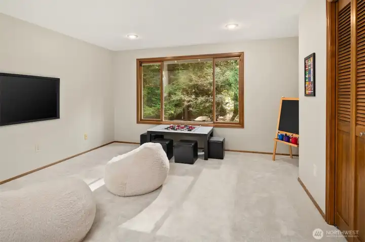 Large 4th bedroom or a great bonus/flex room with access from the back staircase.