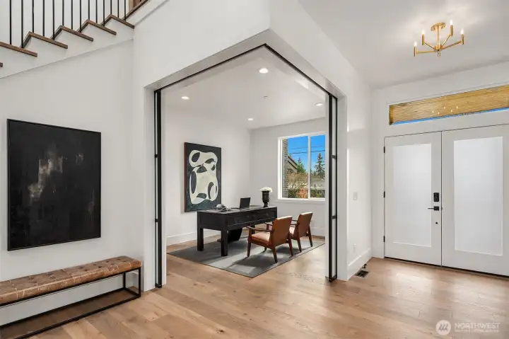 Private office/flex room