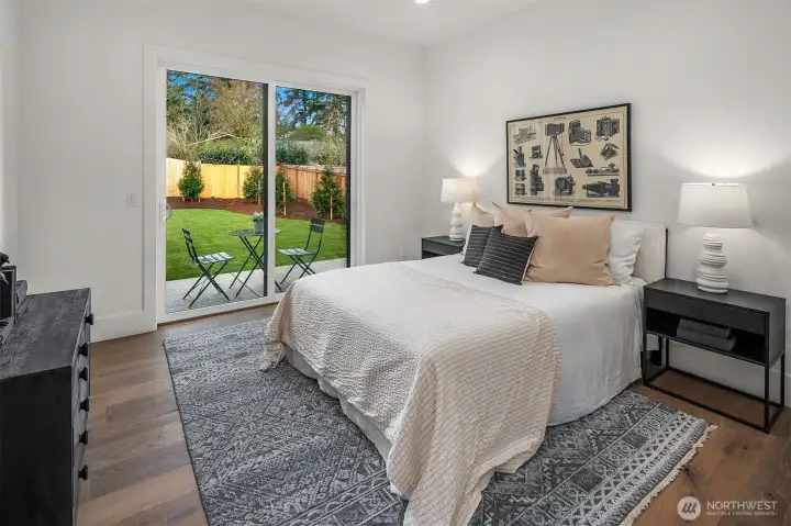 Main level guest suite w/private patio access