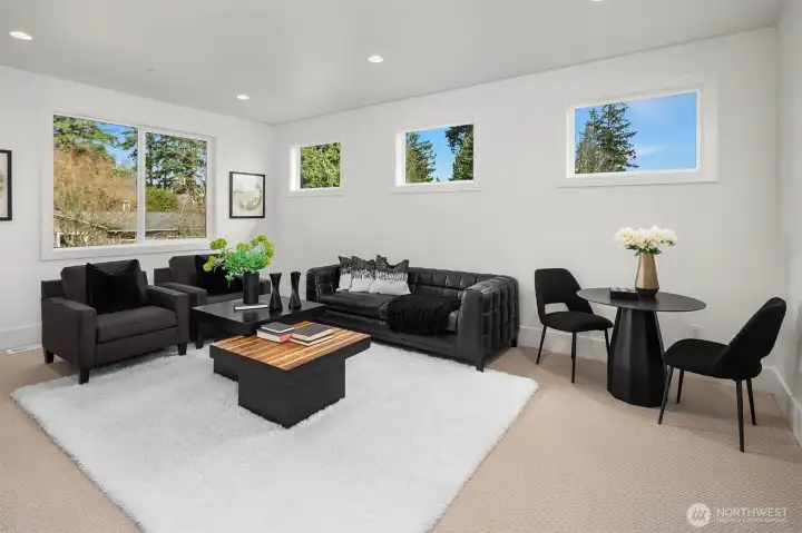 Upper level Bonus room