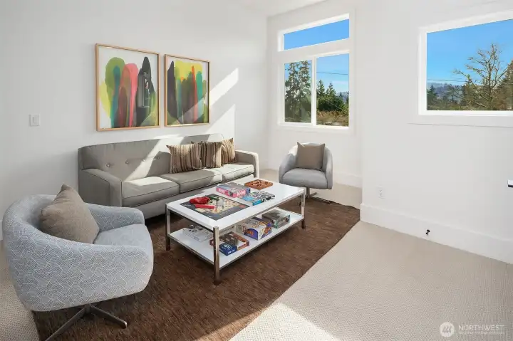 Upper level loft w/2 adjacent guest rooms