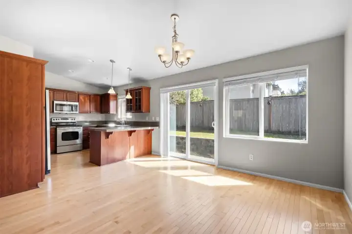 Light-filled dining with outdoor access