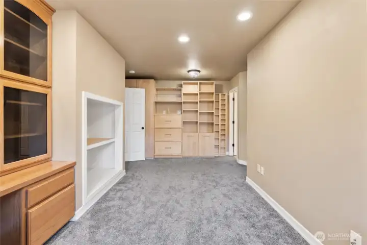 den or sitting area off family room on main - closet space