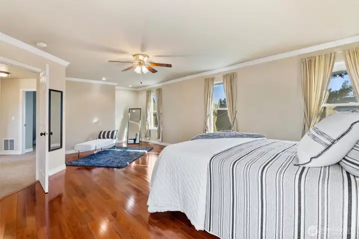 primary room with extra space