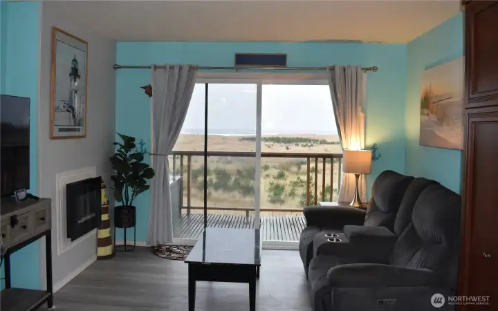 Another view, all furnishings stay.