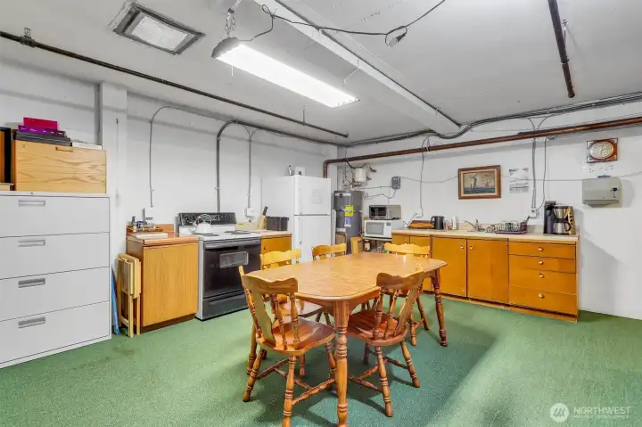 Hadley House has several common rooms located on the 1st floor. This is the kitchen/lounge.