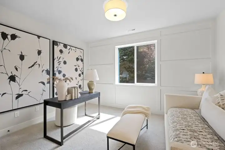 2nd primary bedroom on the main floor w/ensuite