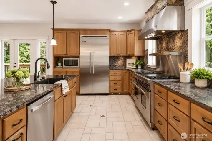 Kitchen w/virtual staging.
