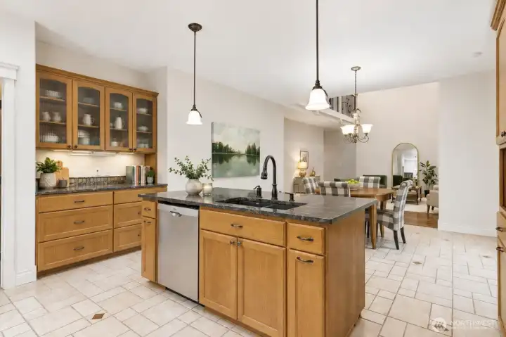 Kitchen w/virtual staging.