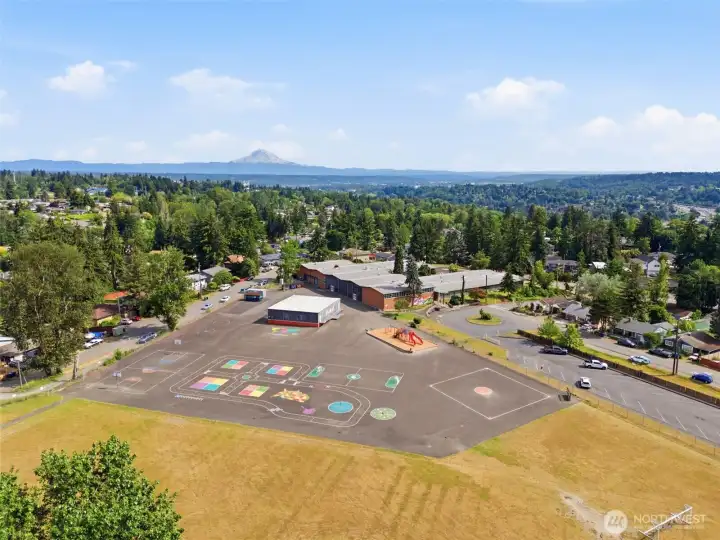 3 blocks from Rainier View Elementart