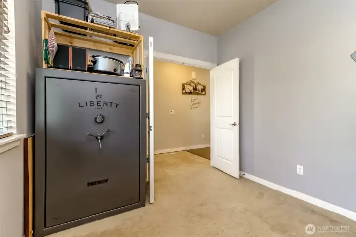 4th bedroom/ office/den/ dinning room