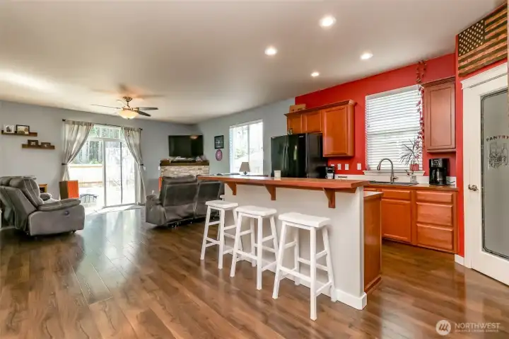 Kitchen w/ eating space