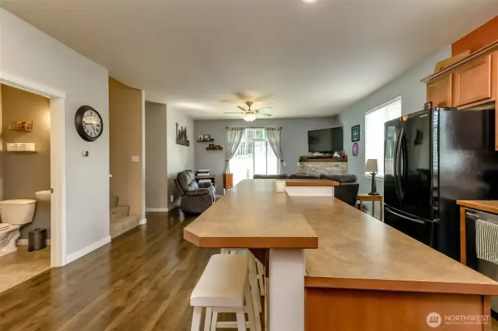 Kitchen w/ eating space