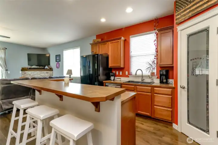 Kitchen w/ eating space
