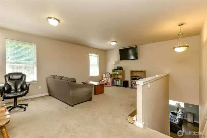 upstairs landing with lots of extra space possibly add an extra bedroom