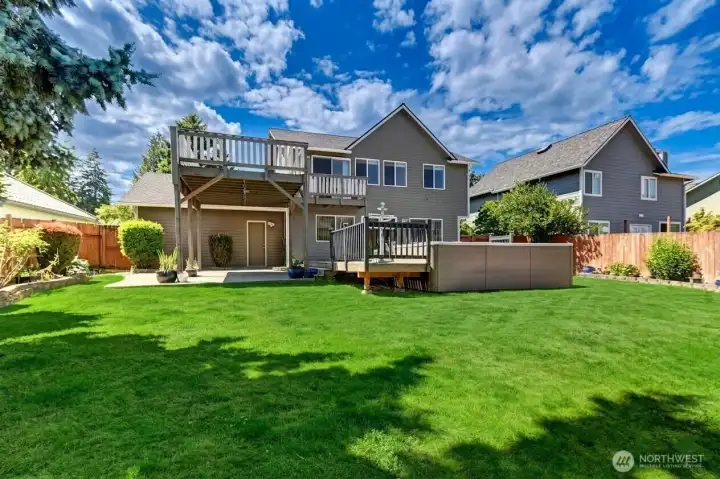 Spacious fenced back yard with roof for garden, pets, recreation & more! Spacious fenced back yard with roof for garden, pets, recreation & more!