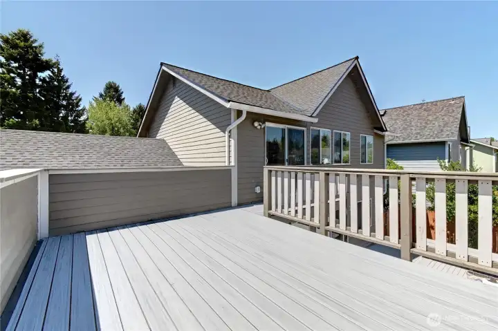 Private Top floor deck may be accessed from Jr. Master Suite. Private Top floor deck may be accessed from Jr. Master Suite.