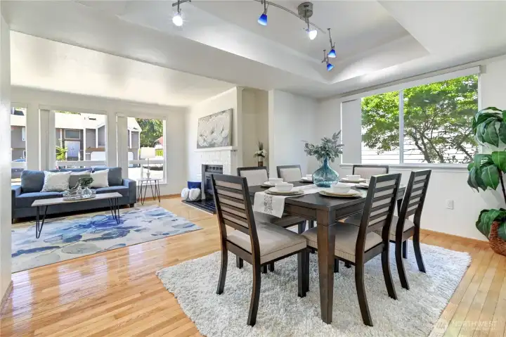 Formal dining room between Kitchen & Formal Living room. Formal dining room between Kitchen & Formal Living room.
