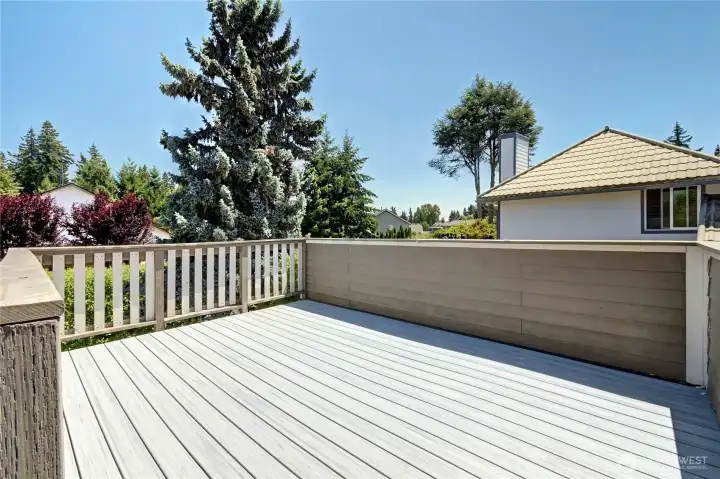 Upper level trex deck overlooking backyard. Upper level trex deck overlooking backyard.