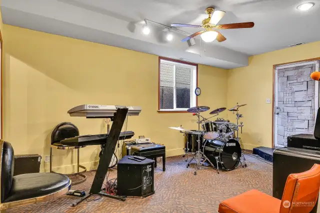 Just outside the recording studio is this large rec room/flex space. Use it for your parties or rehearsals. Not a musician? Set it  up as a media room or game room. Watch movies, play Scrabble or backgammon, use for projects/hobbies or hold your book club discussions.