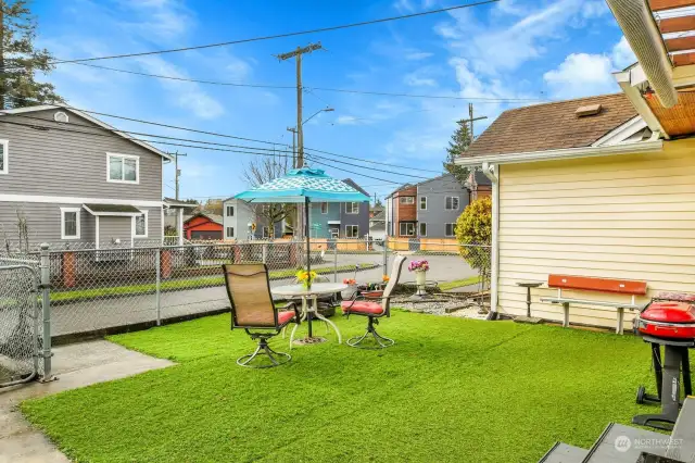 No need to mow the astro-turf lawn in this patio area with firepit. Enjoy morning coffee, sunny afternoon barbeques or after-work cocktail hour.