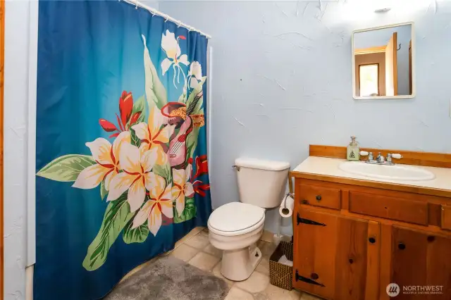 Guest Quarters - Full Bathroom
