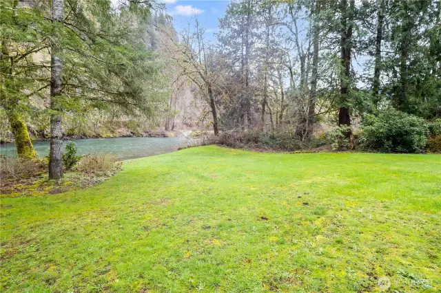 391 ft Kalama River Frontage