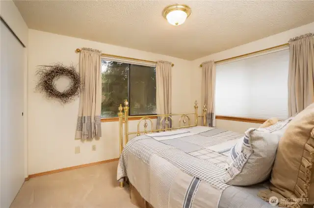 This is the 2nd bedroom upstairs