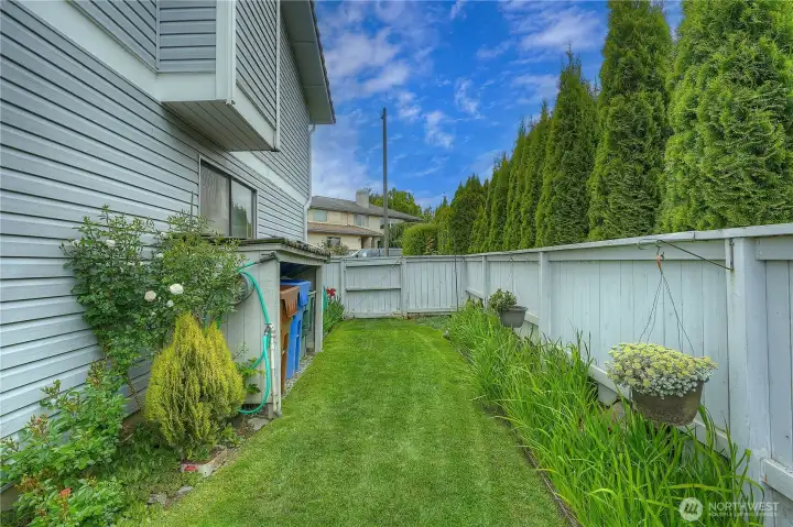 Sideyard to hide your garbage cans