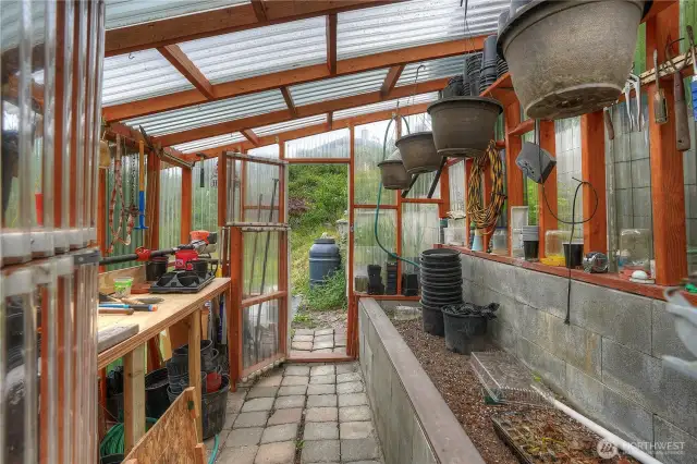 Plenty of space to get your starter plants ready
