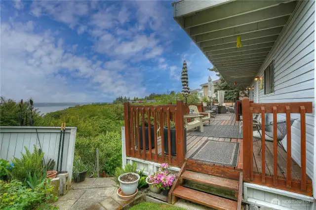 Welcome to the 2nd story huge deck