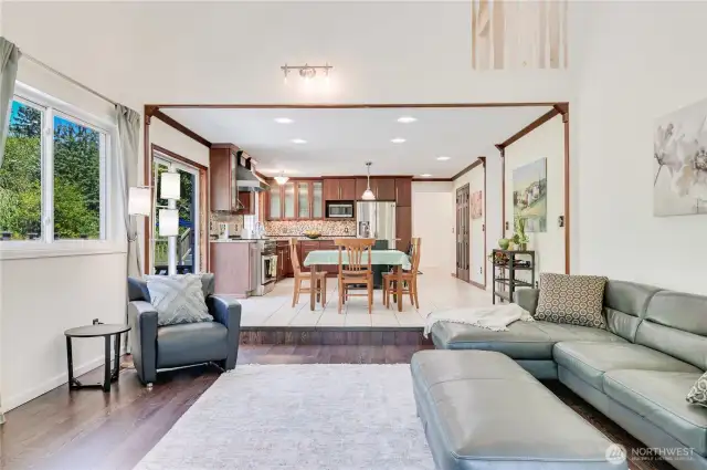 Casual Dining Area Between Kitchen and Family Room