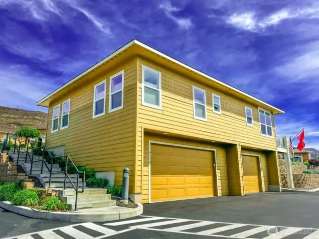 HUGE garage, for your boat, jet skis, cars, toys.