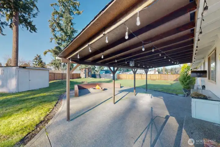 The photo is virtually staged.