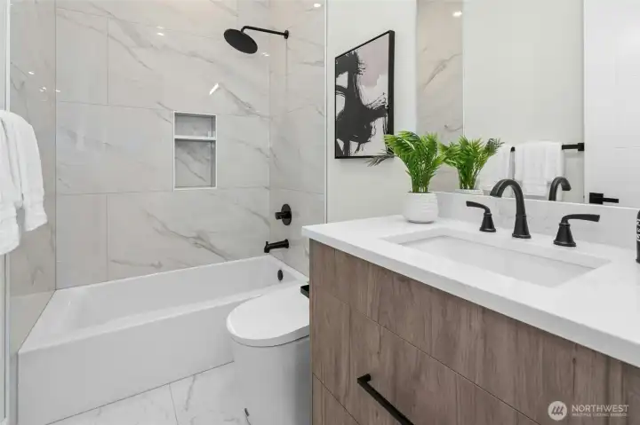 Upstairs Common Bath