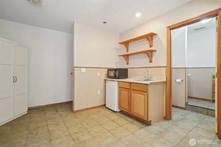 Kitchenette (in apartment)