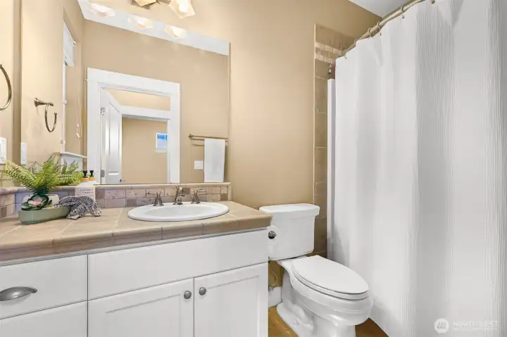 2nd suite full bathroom