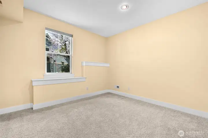 3rd bedroom(lower level)