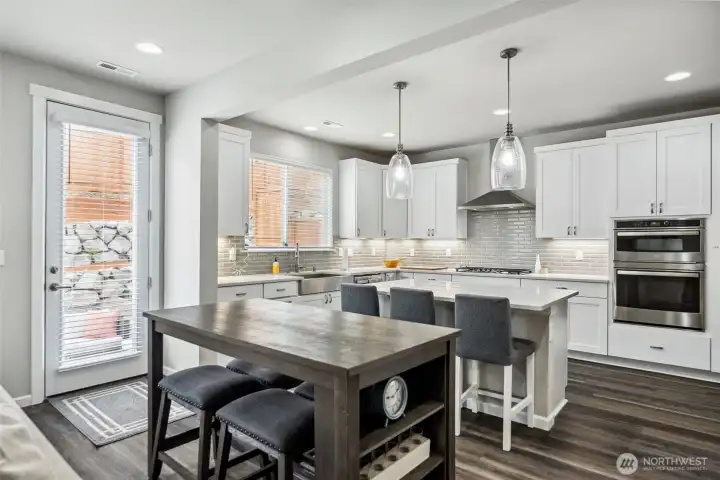 Alternate dining/kitchen arrangement