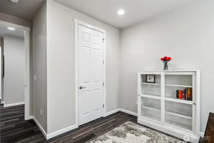 1st floor bedroom large walk-in closet