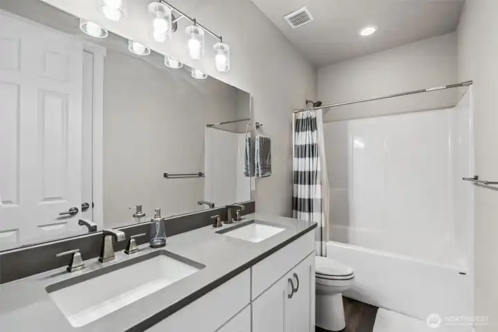 Full guest bath with double sinks