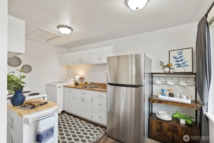 3328 - Cutest kitchen with washer and Dryer included!
